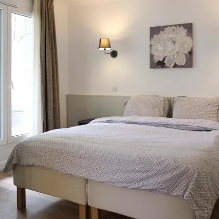 Appartement Charming With Balcony In Courbevoie