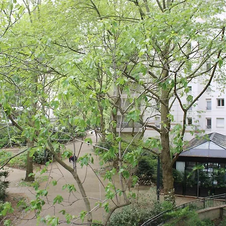 Charming With Balcony In Courbevoie